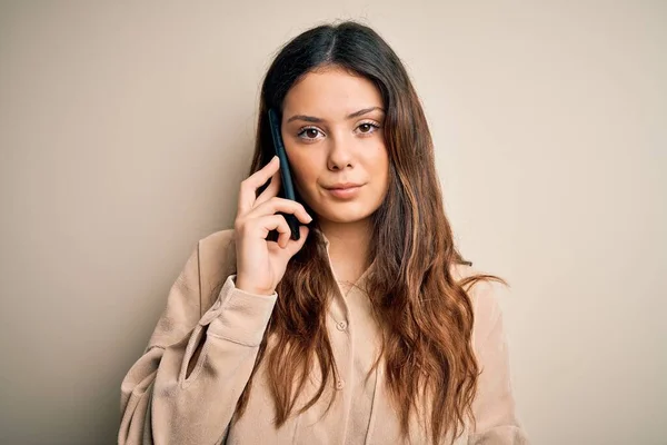 Young Beautiful Brunette Woman Having Conversation Talking Smartphone Confident Expression — Stock Photo, Image