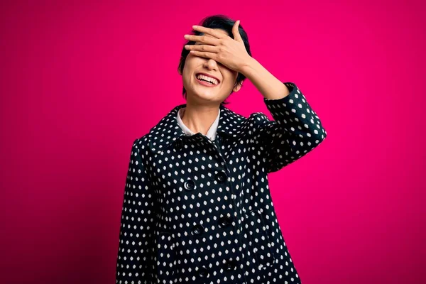 Young Beautiful Asian Girl Wearing Casual Jacket Standing Isolated Pink — Stock Photo, Image