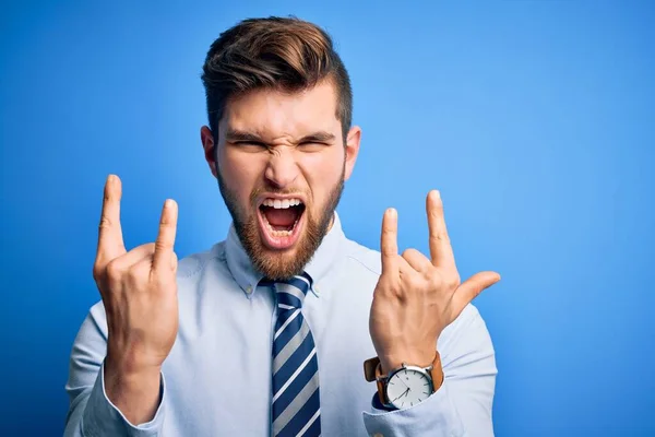 Joven Hombre Negocios Rubio Con Barba Ojos Azules Usando Camisa —  Fotos de Stock