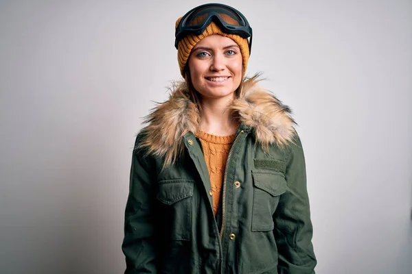 Joven Mujer Esquiadora Hermosa Con Ojos Azules Usando Ropa Deportiva —  Fotos de Stock