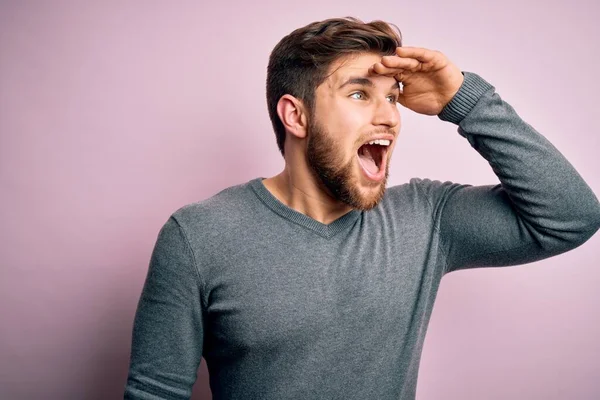 Junger Schöner Blonder Mann Mit Bart Und Blauen Augen Lässigem — Stockfoto