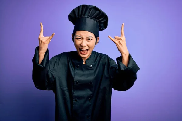 Joven Hermosa Mujer Chef China Con Uniforme Cocina Sombrero Sobre —  Fotos de Stock