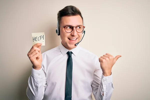 Jonge Call Center Operator Man Draagt Headset Met Papieren Notitie — Stockfoto