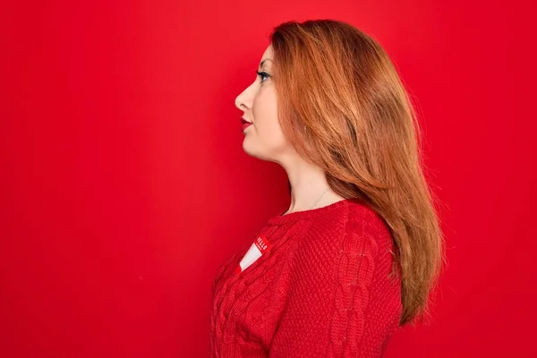 Молодая Красивая Рыжеволосая Женщина Стикер Презентации Hello Мое Имя Сообщение — стоковое фото