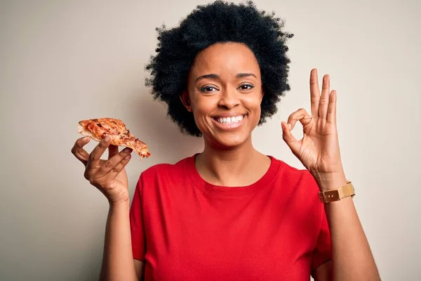 Junge Afroamerikanische Afro Frau Mit Lockigem Haar Isst Scheibe Leckere — Stockfoto
