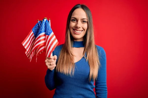 Ung Blond Patriotisk Kvinna Håller Usa Flagga Självständighetsdagen Den Juli — Stockfoto