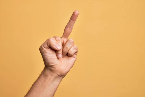 Hand Caucasian Young Man Showing Fingers Isolated Yellow Background Showing — 스톡 사진