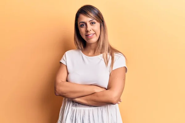 Jovem Mulher Bonita Vestindo Casual Shirt Feliz Rosto Sorrindo Com — Fotografia de Stock