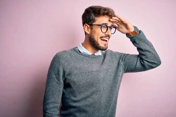 Young Handsome Man Beard Wearing Glasses Sweater Standing Pink Background — Stock Photo, Image