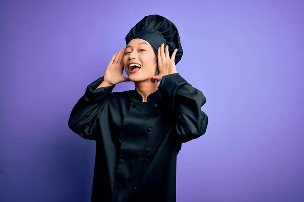 Young Beautiful Chinese Chef Woman Wearing Cooker Uniform Hat Purple — Stock Photo, Image