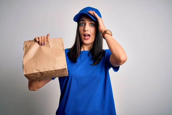 Jeune Accoucheuse Aux Yeux Bleus Portant Une Casquette Tenant Sac — Photo