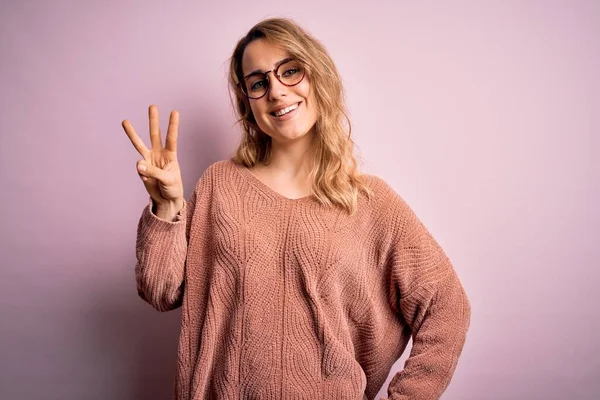 Young Beautiful Blonde Woman Wearing Casual Sweater Glasses Pink Background — Stock Photo, Image