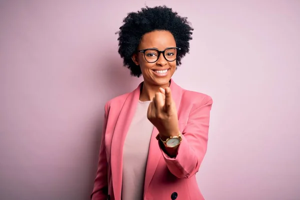 Jeune Belle Afro Afro Américaine Femme Affaires Aux Cheveux Bouclés — Photo