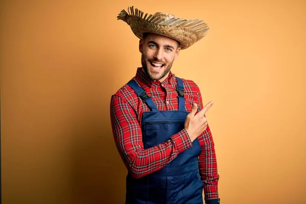 Jovem Agricultor Rural Homem Vestindo Bib Chapéu Geral Rural Sobre — Fotografia de Stock