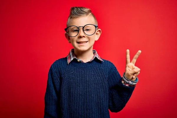 Young Little Caucasian Kid Blue Eyes Standing Wearing Smart Glasses — Stock Photo, Image