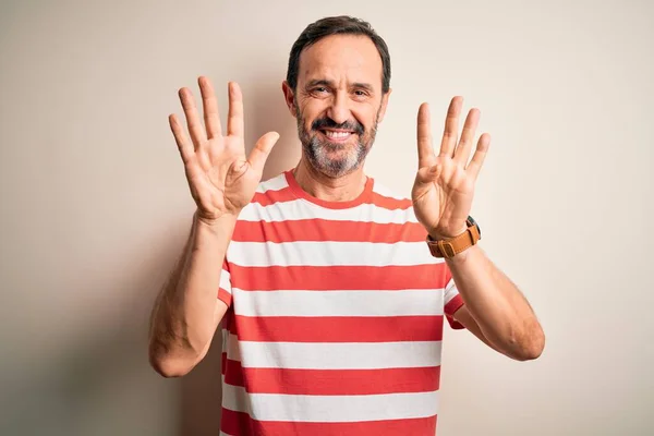 Hombre Alzado Mediana Edad Que Usa Una Camiseta Rayas Casuales — Foto de Stock