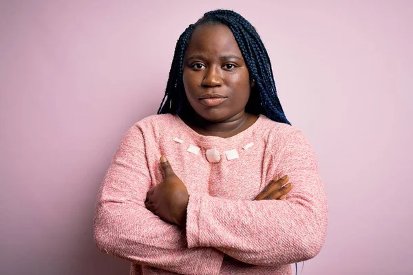African American Size Woman Braids Wearing Casual Sweater Pink Background — Stock Photo, Image