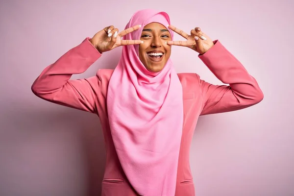 Young African American Afro Woman Wearing Muslim Hijab Isolated Pink — Stok fotoğraf