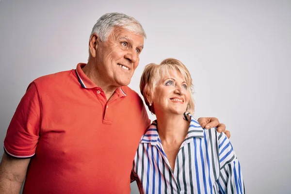 Senior Beautiful Couple Standing Together Isolated White Background Looking Away — Stock Photo, Image