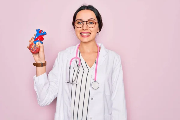 Young Beautiful Cardiologist Woman Blue Eyes Wearing Stethoscope Holding Heart — Stock Photo, Image