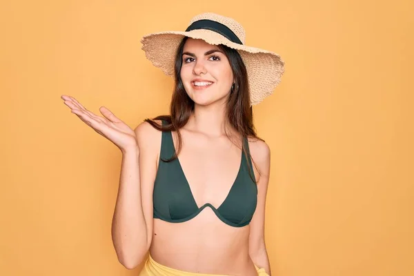 Young Beautiful Girl Wearing Swimwear Bikini Summer Sun Hat Yellow — Stock Photo, Image