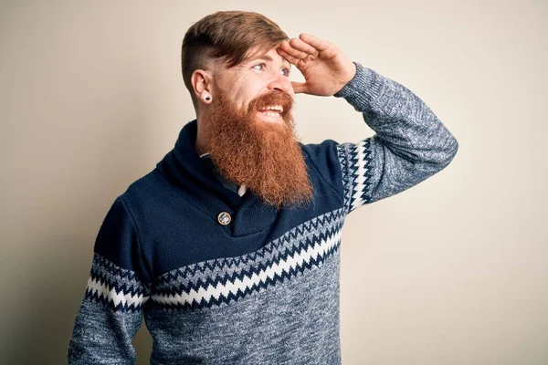 Hombre Rojo Irlandés Con Barba Que Lleva Sudor Invierno Sobre —  Fotos de Stock