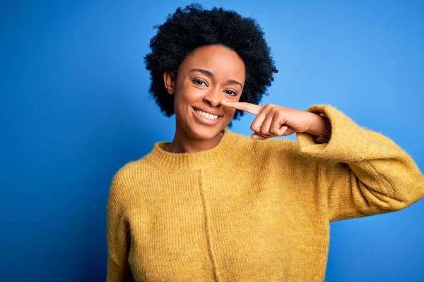 Young Beautiful African American Afro Woman Curly Hair Wearing Yellow — Stock Photo, Image