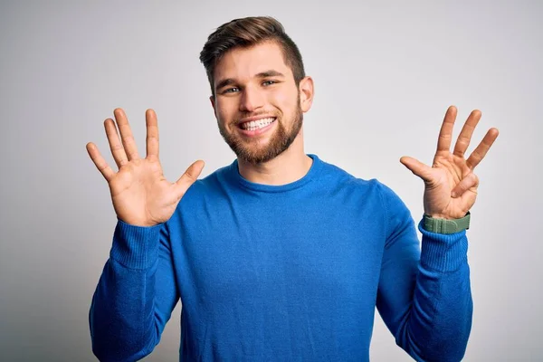 Joven Hombre Rubio Guapo Con Barba Ojos Azules Usando Suéter — Foto de Stock