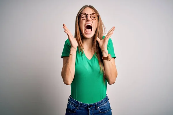 Joven Mujer Pelirroja Hermosa Vistiendo Casual Camiseta Verde Gafas Sobre — Foto de Stock