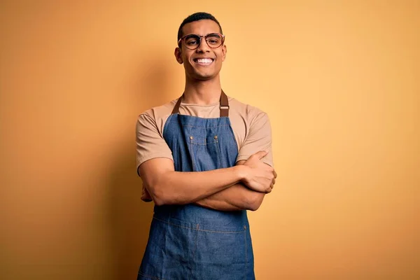 Young Handsome African American Shopkeeper Man Wearing Apron Yellow Background — Stock Photo, Image