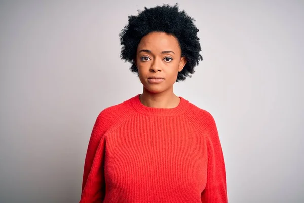 Ung Vacker Afroamerikansk Afro Kvinna Med Lockigt Hår Bär Röd — Stockfoto