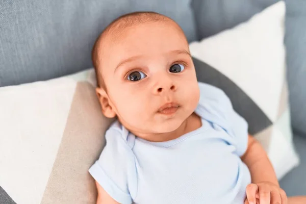 Portrait De Mignon Petit Garcon Concept D Enfance Debout Personne Stock Photo Portrait De Mignon Petit Garcon Concept D Enfance Debout Personne Stock Photo