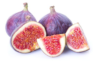 Beyaz arka planda incir meyvesi