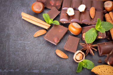 Koyu arkaplanda çikolata