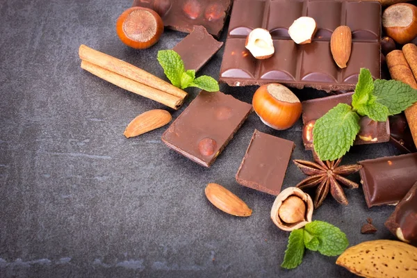 Koyu arkaplanda çikolata
