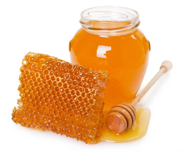 Wabe mit Honig auf weißem Hintergrund — Stockfoto