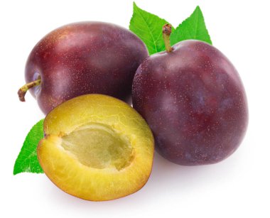 Beyaz arkaplanda taze erik