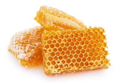 Beyaz arkaplanda bal olan bal peteği