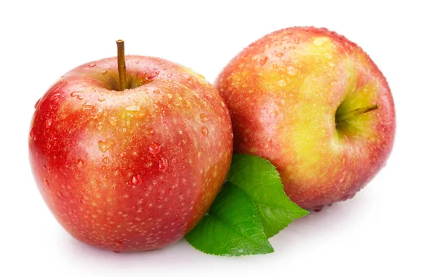 Manzana roja fresca aislada sobre fondo blanco —  Fotos de Stock