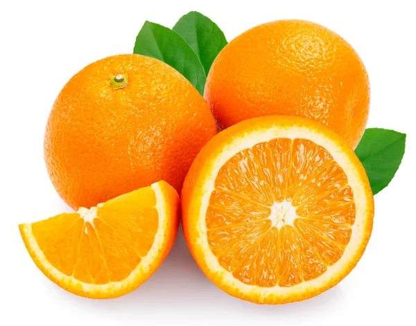 Świeże pomarańcze izolowane na białym tle — Zdjęcie stockowe