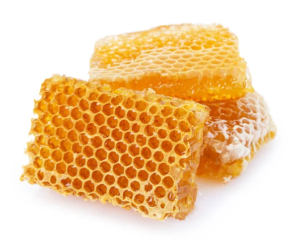 Favo de mel com mel no fundo branco — Fotografia de Stock