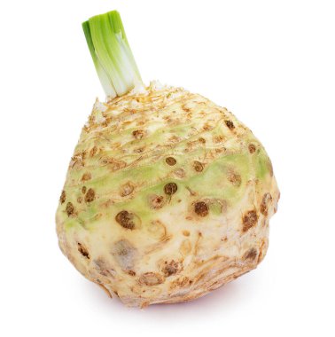 Beyaz arka plan üzerinde taze kereviz kökü