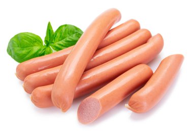 Beyaz arka planda izole edilmiş taze haşlanmış sosisler.