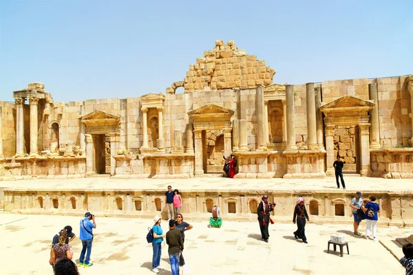 Ρωμαϊκά ερείπια του βόρειου θεάτρου στο Jerash της Ιορδανίας — Φωτογραφία Αρχείου