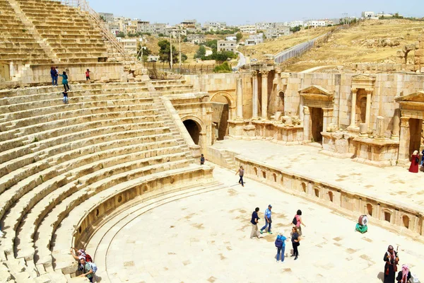 Római romok az északi színház Jerash, Jordánia — Stock Fotó