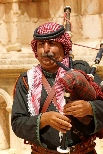 Jordanian bagpipe player — Stock Photo, Image