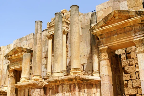 A jordániai Jerash északi színházának romjai — Stock Fotó