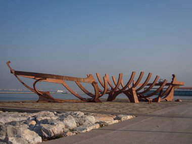 Gemi enkazı metal heykel, Izmir, Türkiye