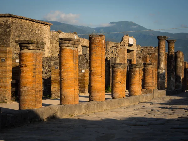Pompei ruins utan turister nära Neapel, Italien — Stockfoto