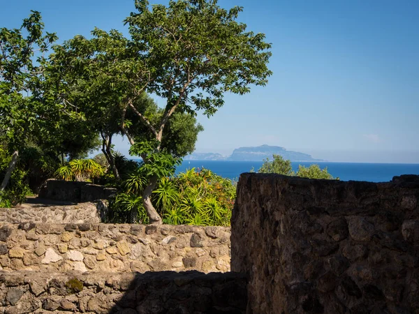 Widok z zamku Aragońskiego na wyspie Ischia — Zdjęcie stockowe